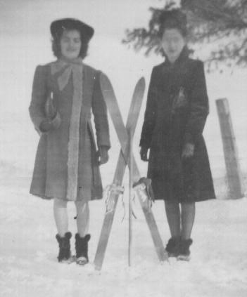 Photo avec Dolorès Gouin: Photo prise en 1942 à Saint-Julien Photo avec Dolorès Gouin: Photo prise en 1942 à Saint-Julien