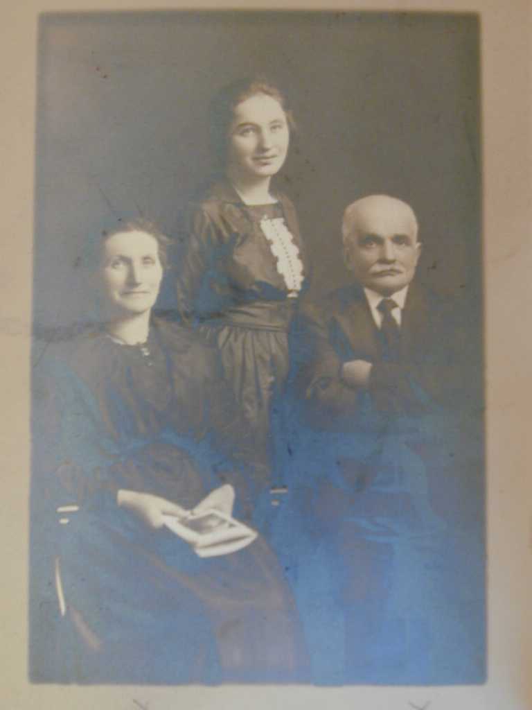 Photo de famille: Sur la photo, Carlo Mauri, Matilde Mutti et Rachele Mauri